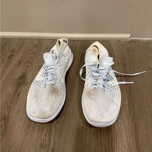 Nike Women’s Beige and Blue Sneakers